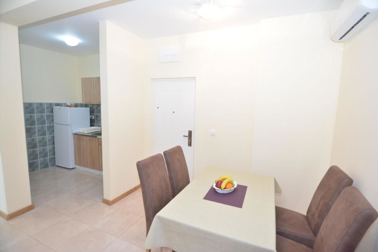 Апартаменты Apartments Crnogorac Тиват